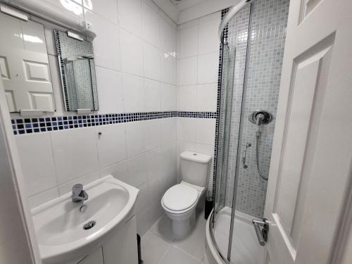 Tooting Bec Central Apartment by London Tube - image 7