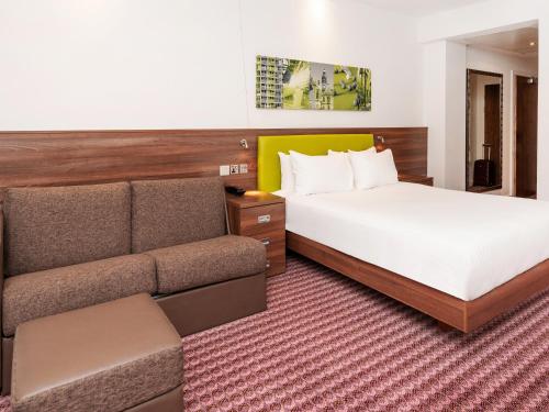 Hampton by Hilton Sheffield - image 10