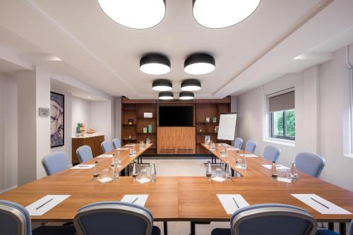 Courtyard by Marriott Glasgow Airport - image 14