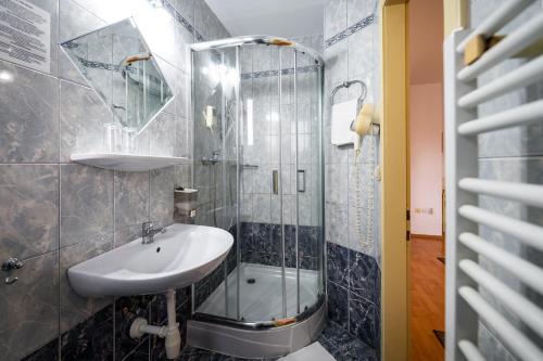 Hotel Sugas - image 10