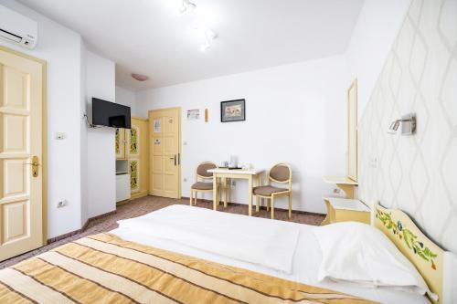 Hotel Sugas - image 9