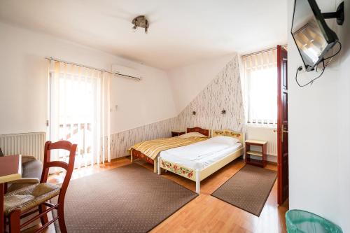 Hotel Sugas - main image
