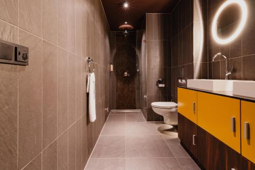 De Jonker Urban Studio's & Suites - Tap to explore photos