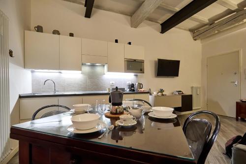 LA TORRE LUNGA -Smart Working- 150 m dalle-from Due Torri-Two Towers, Bolonia (foto 6)
