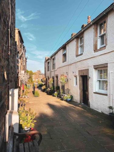 1700 Period Cottage George Street Addingham