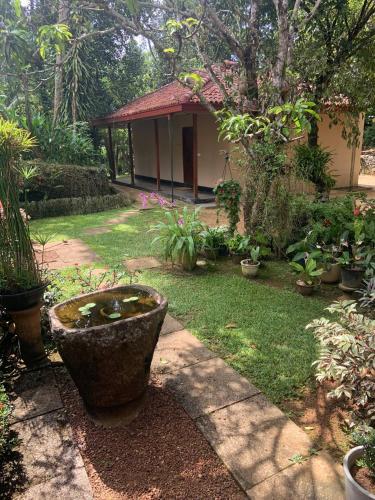 Cottage with Garden View image 6