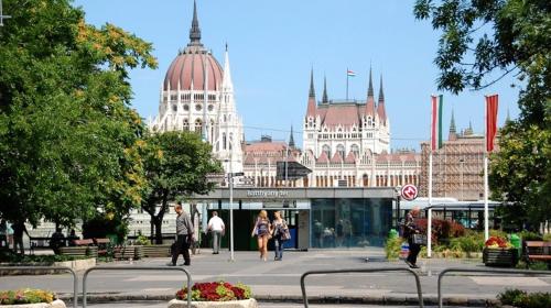 Poppy's Home by the Danube by NW Budapest 