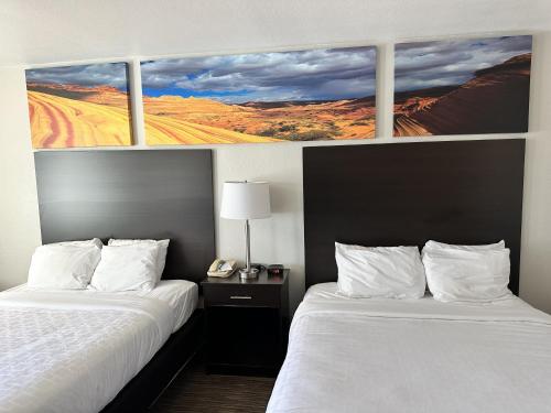 Queen Room with Two Queen Beds and Pool View - Non-Smoking