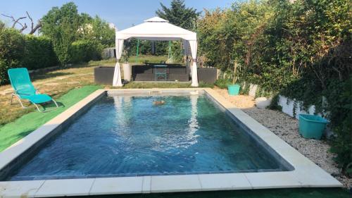 Villa de 2 chambres avec piscine privee jardin clos et wifi a Saint Fons