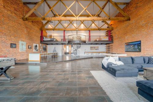 Parlor City Estate Luxury Loft With Hot Tub And Gym