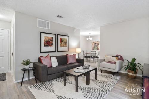 South Lamar Dual 2-Bedroom Apartments for 8 Guests in Austin, USA