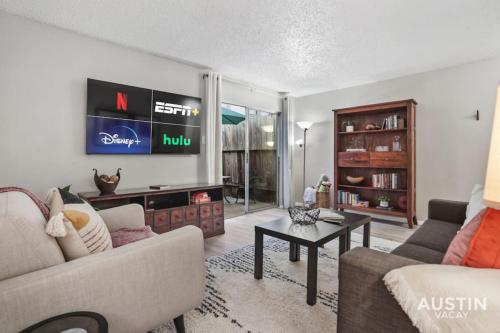 South Lamar Dual 2-Bedroom Apartments for 8 Guests in Austin, USA