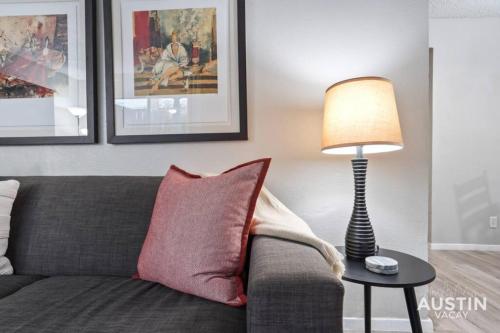 South Lamar Dual 2-Bedroom Apartments for 8 Guests in Austin, USA