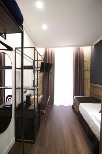 Standard Single Room image 8