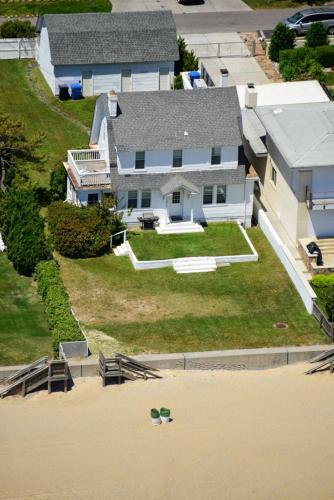 Shoreline Cottage - Oceanfront - North End VB - Tap to explore photos