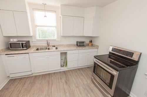 Shoreline Cottage - Oceanfront - North End VB in Virginia Beach, USA