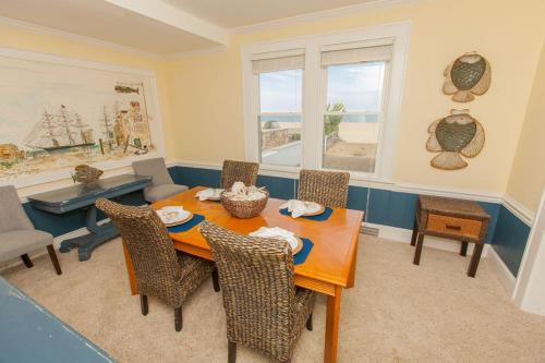 Shoreline Cottage - Oceanfront - North End VB in Virginia Beach, USA