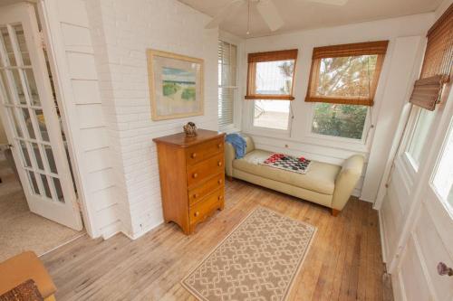 Shoreline Cottage - Oceanfront - North End VB in Virginia Beach, USA