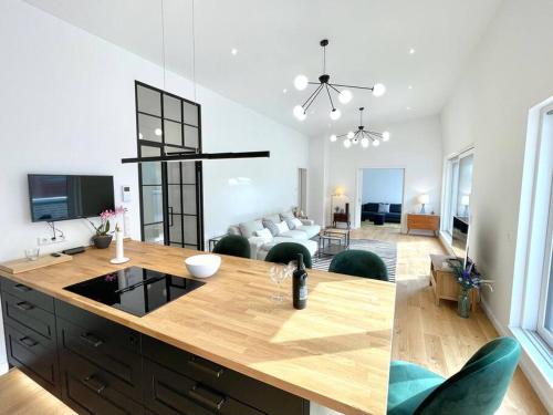 Barrierefr. Penthouse am Hafen mit Sonnen-Terrasse