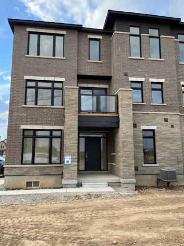 Luxury Brand New Townhouse In Milton Ontario