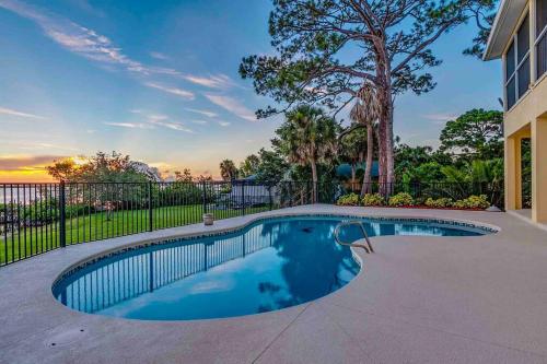 Tropical Riverfront Paradise - Gorgeous Sunset Views in Merritt Island, USA