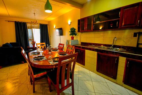 virtuve, Peace Of Mind Suites in Kajjansi