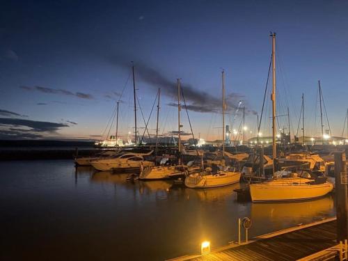 Stunning 2 bed, water front Poole Quay Apartment.