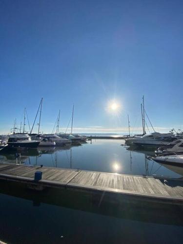 Stunning 2 bed, water front Poole Quay Apartment.