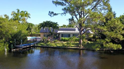 Jupiter Waterfront Cottage w/ Pool in Jupiter, Vereinigte Staaten von Amerika