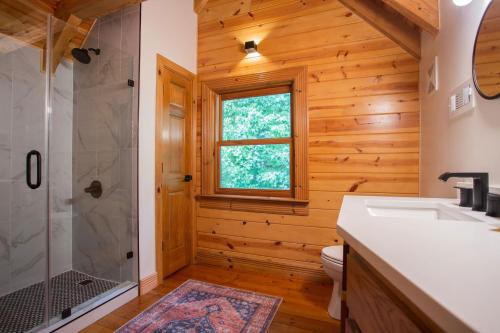 The Ridge: A Modern Cabin in Bostic, USA