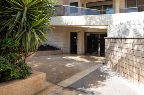 Garden House By IsrApart in Raanana