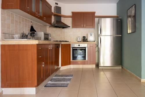Garden House By IsrApart in Raanana
