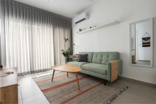 Family Apartment By IsrApart