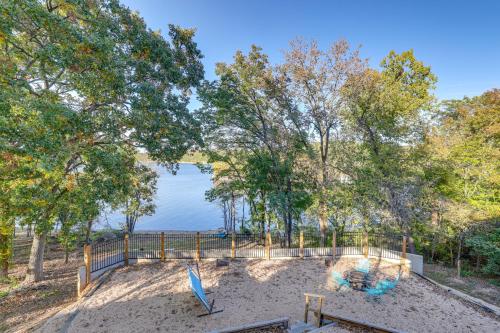 Lakefront Gem with Screened Porch and Game Room! Lakefront Gem with Screened Porch and Game Room!