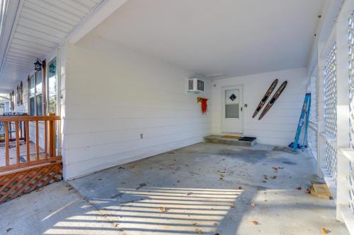 Lakefront Gem with Screened Porch and Game Room! Lakefront Gem with Screened Porch and Game Room!