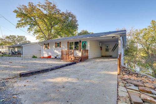 Lakefront Gem with Screened Porch and Game Room! Lakefront Gem with Screened Porch and Game Room!