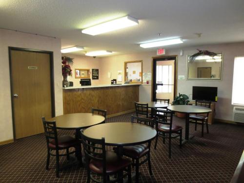 America's Best Value Inn Beardstown - image 14