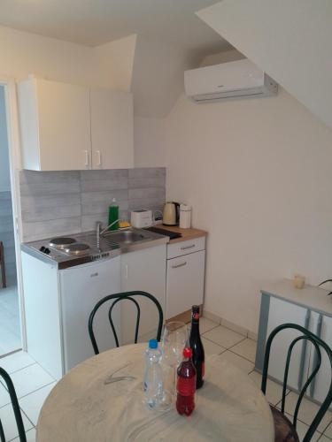 Béke Stúdió Apartman (Beke Studio Apartman) in บาลาตันเลลเล