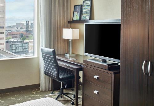 Corner King Room room in Courtyard by Marriott Portland City Center