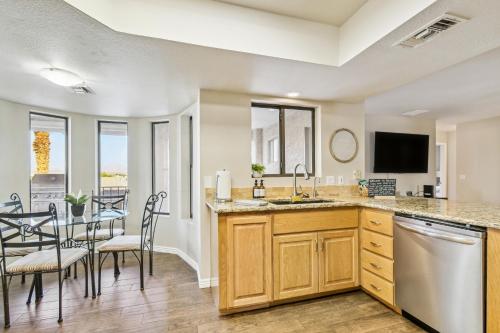 Zen Desert Oasis with Lake View 1 Mi to Beach! - image 3