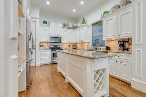 Houston Home Near Downtown with Pool and Hot Tub! in Houston, USA