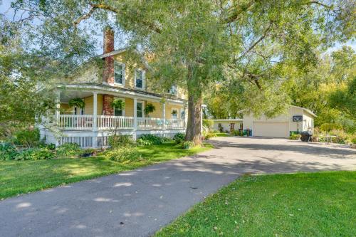 Quaint and Family-Friendly Watertown Farmhouse!