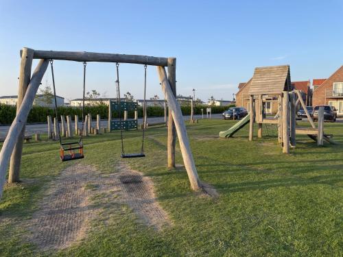 Willow Cottage - Part of the The Bay Filey Holiday Village with pool gym and direct beach access pub restaurant tennis and meadows walks - image 2