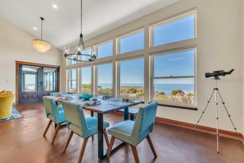 Dream Weaver House with Hot Tub and Ocean View!