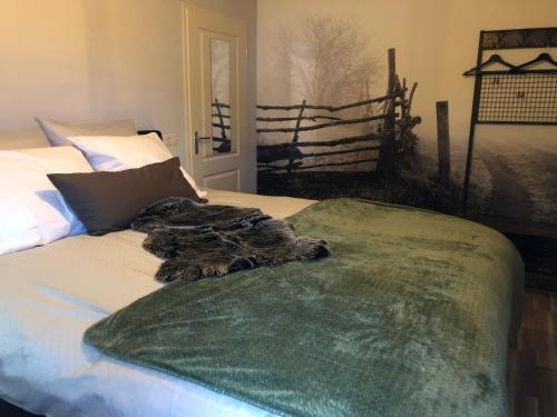 2 queen beds