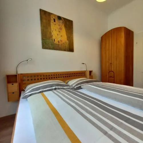 Altbauwohnung neu saniert - für Familien geeignet in Wien, Österreich