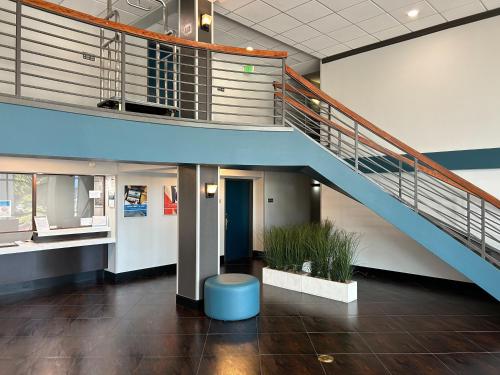 Lobby, Studio 6  Suites Carson, CA in Torrance