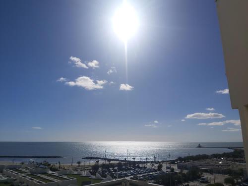 Spacieux et vue imprenable sur la mer