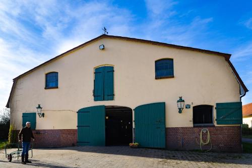 FeWo mit Pferdeboxen, Paddock und Weide in der Lüneburger Heide