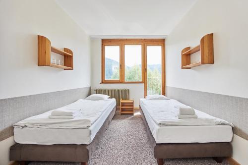 Twin Room with Mountain View